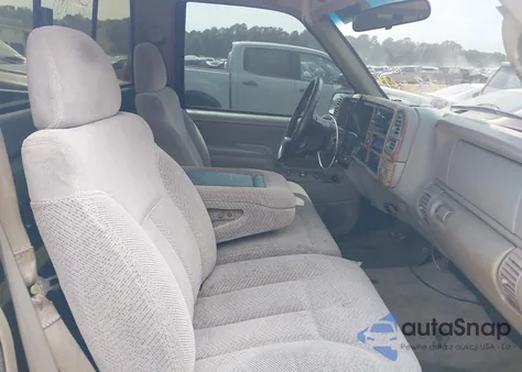 1998 Chevrolet C1500 Sportside z USA, uszkodzony, nr VIN 1GCEC14R0WZ184775